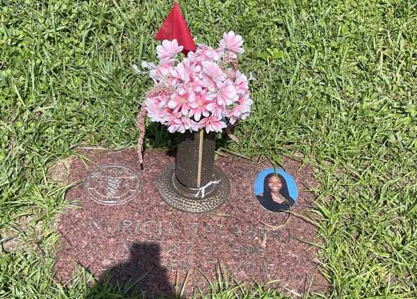 Weathered and uncleaned condition of headstone monument in Florida before professional cleaning