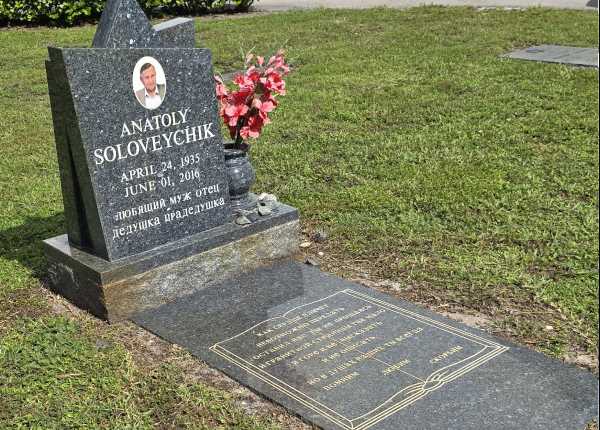 Weathered and uncleaned condition of upright monument in Florida before professional cleaning