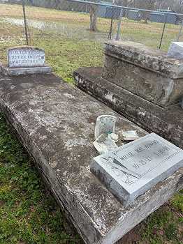 Grave Care: Before and After / image 262350